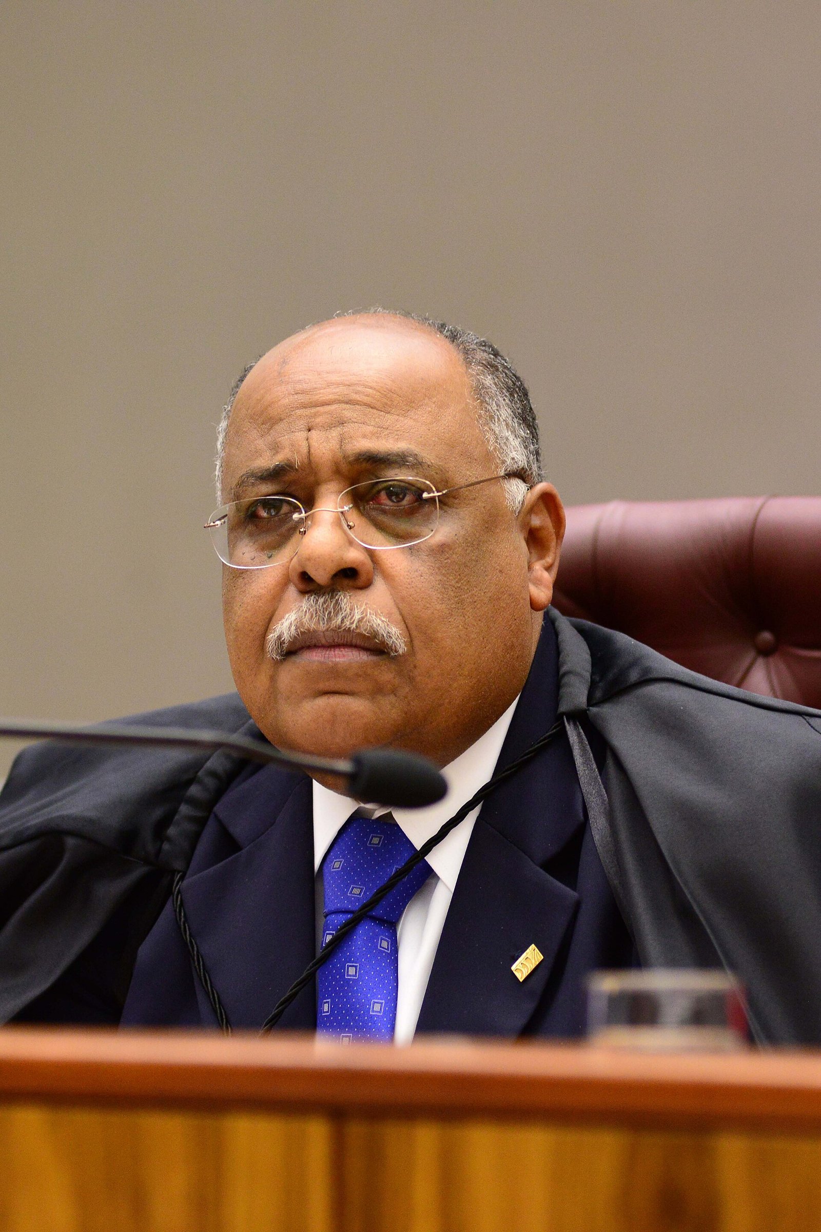 STJ retoma discussão se suspender PAD para aguardar ação penal vincula o resultado disciplinar