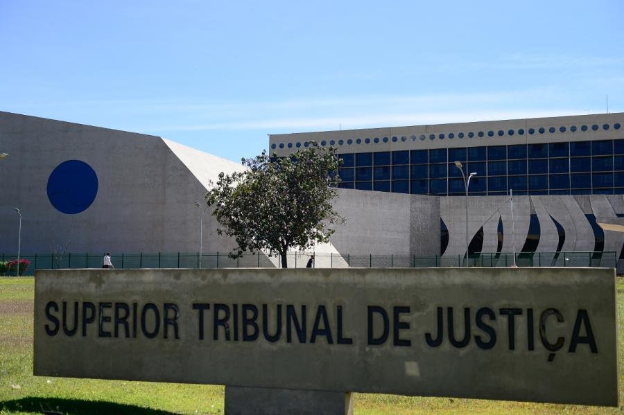 Sexta Turma do STJ decide que prova vinda do exterior por cooperação não desloca a ação penal para a Justiça Federal