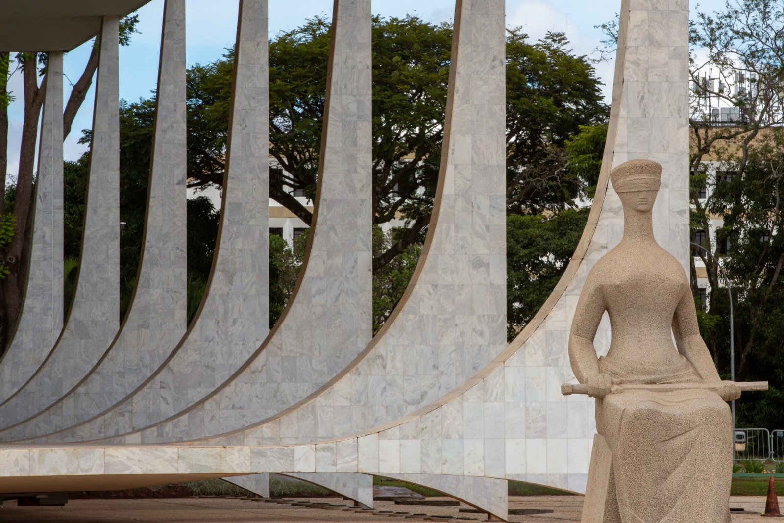 STF identifica a primeira tentativa de comandos ocultos para dirigir a sua inteligência artificial e comunica OAB e MPF