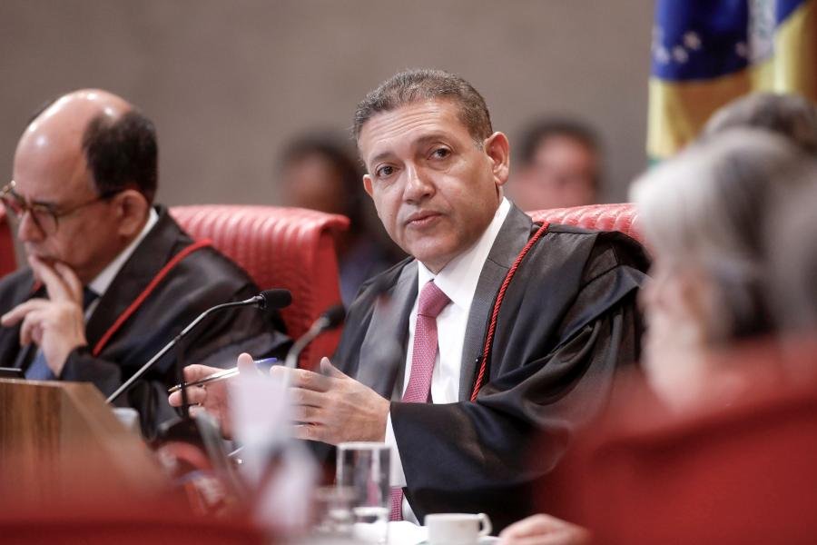 Presidente do TSE oficia Fachin e reclama de sobreposição de competência do STF sobre decisões eleitorais