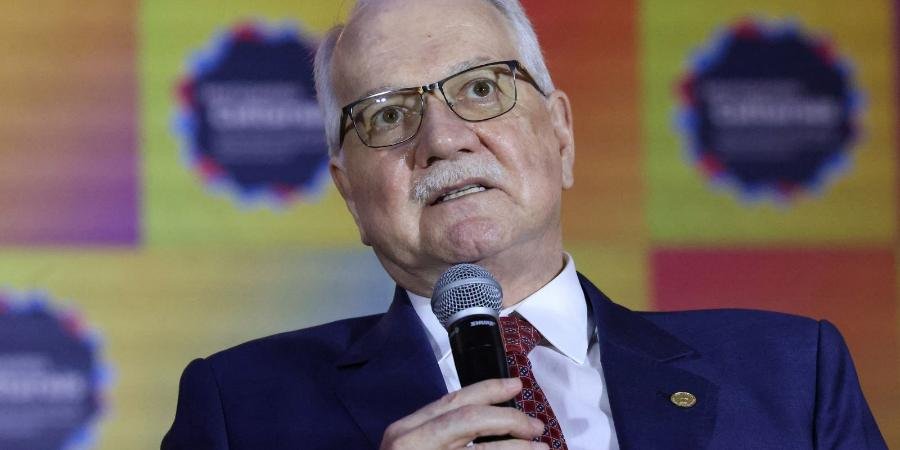 Fachin oficia a Polícia Federal e pede a lista completa de ministros citados na apuração do caso Master