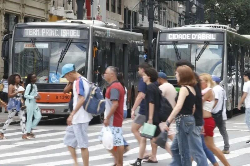 O MP Eleitoral orienta procuradores e promotores a fiscalizar o transporte público gratuito hoje