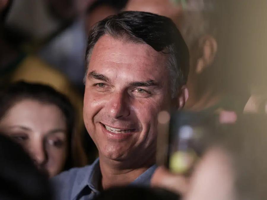 Flávio Bolsonaro e Lula disputarão o segundo turno da eleição presidencial em 25 de outubro