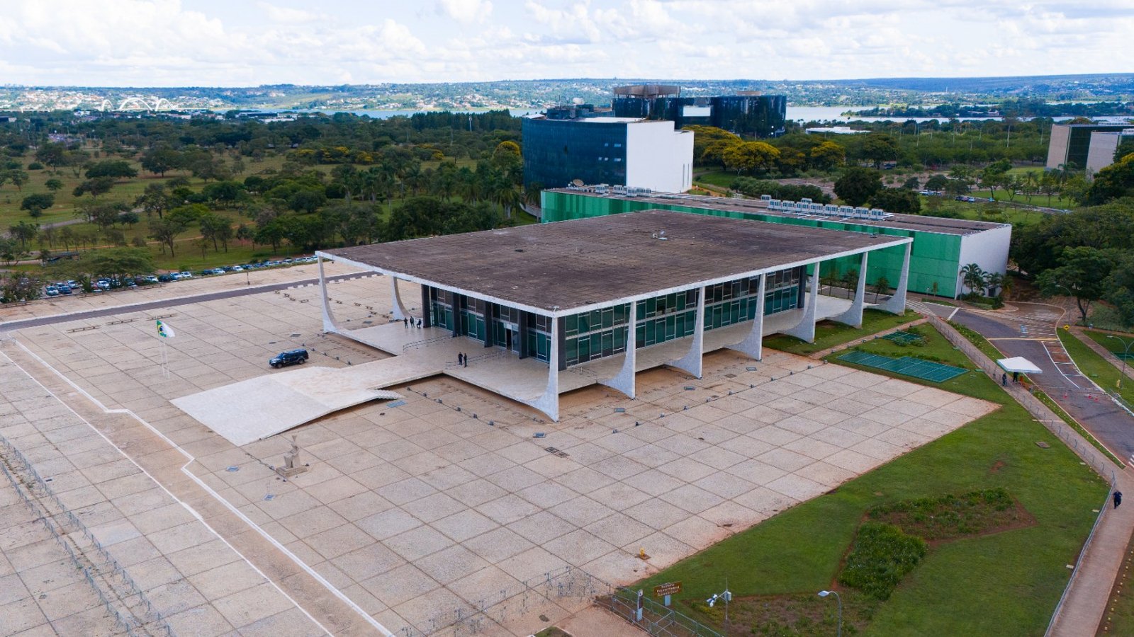 Ofensa constitucional direta e reflexa: o filtro que decide o destino do recurso extraordinário criminal volta ao debate