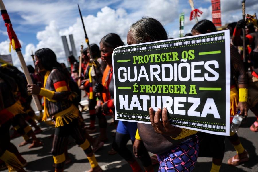 Terceira Turma do STJ mantém indenização de R$ 50 mil a comunidade Guarani por reportagem que a associou ao tráfico de drogas, e afasta honorários em favor do MPF