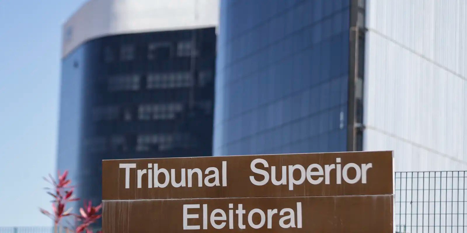 Ministro do TSE barra anúncios pagos da campanha de Lula sobre a escala 6x1 e manda a Meta informar os valores desembolsados