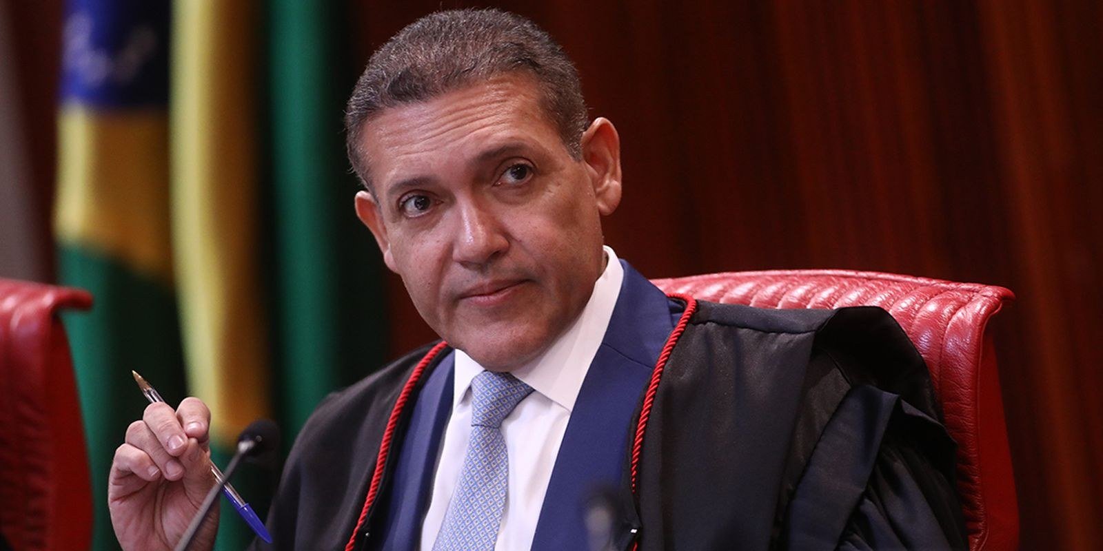 Presidente do TSE suspende propaganda de TV do PT que associava a chapa adversária a investigações criminais
