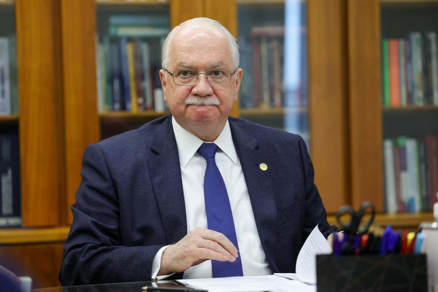 Fachin diz à Polícia Federal que investigar ministro do STF depende de autorização do plenário