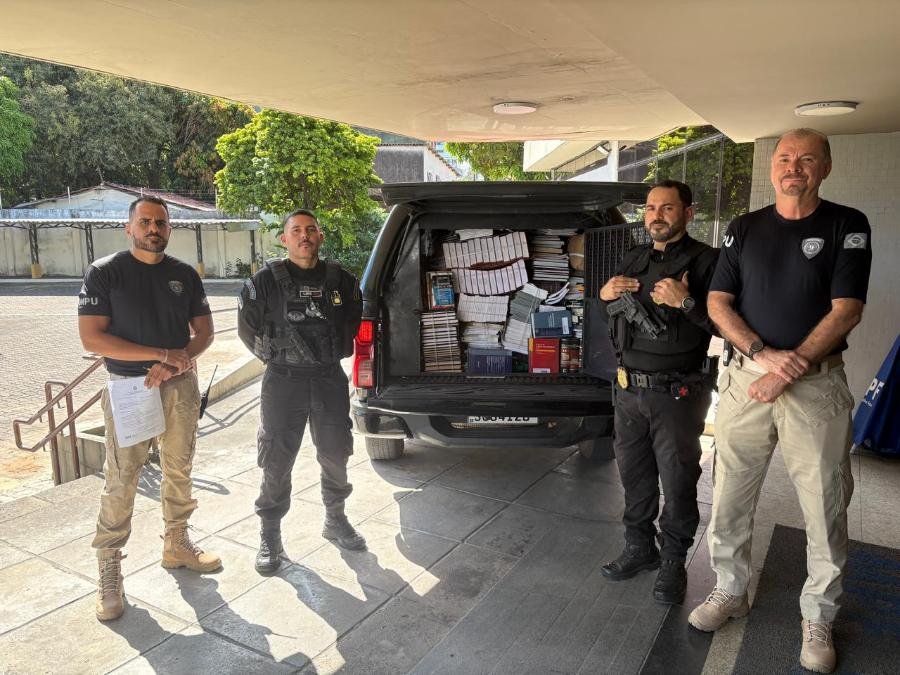 MPF em Pernambuco destina 1,2 mil livros ao Complexo Prisional de Araçoiaba, incluindo obras jurídicas e códigos penais